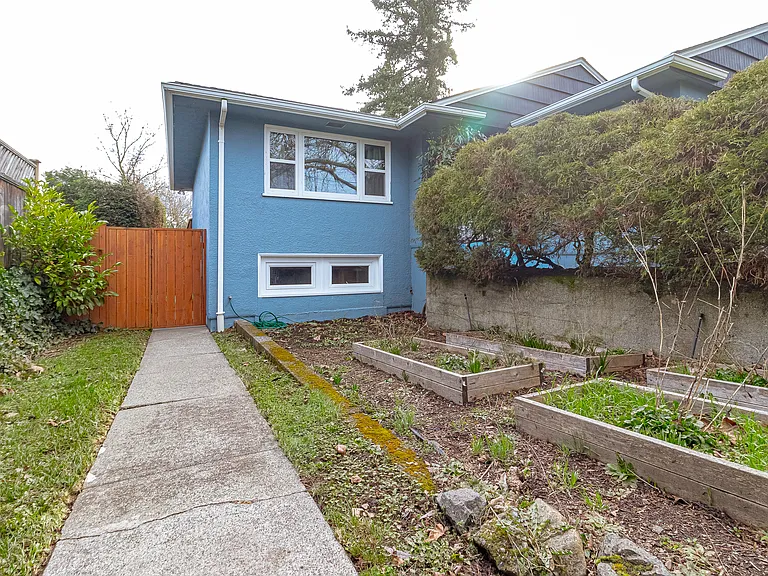 Forrester St — Photo 50