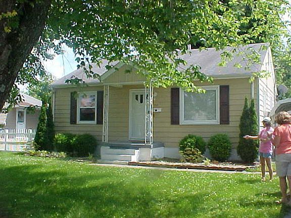 3rd image of 204 Carolyn St