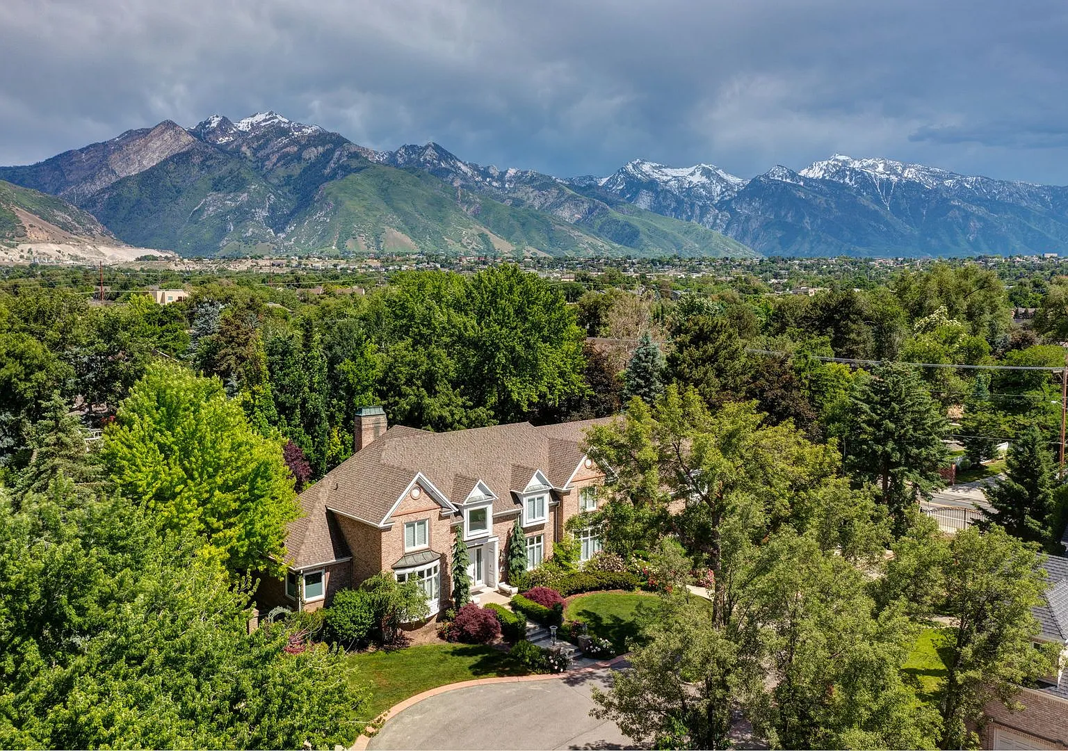 Luxurious 7-Bedroom Estate at 6395 Braxton Ct — Photo 2