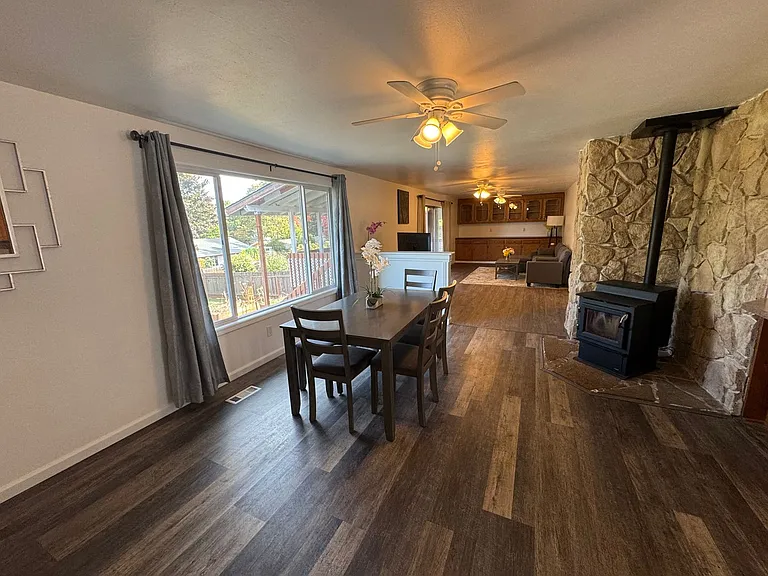 225 Kashmir Ct SE — Photo 12