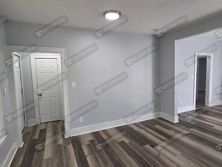 4188 Buckingham Ave — Photo 6