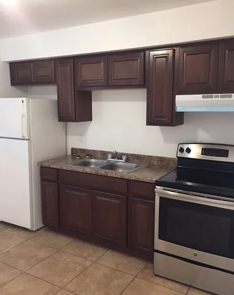 2139 W Glenrosa Ave #2 — Photo 2