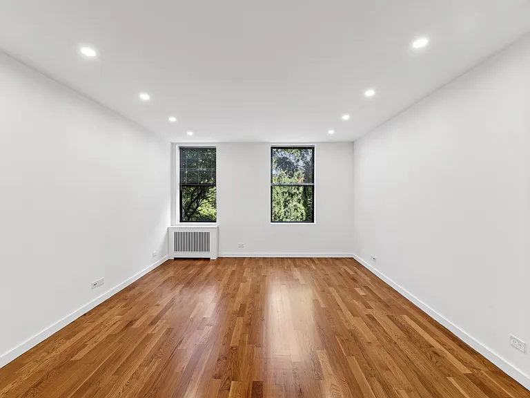 920 Riverside Dr #21A — Photo 1