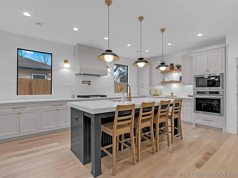 515 W El Paso St — Photo 21