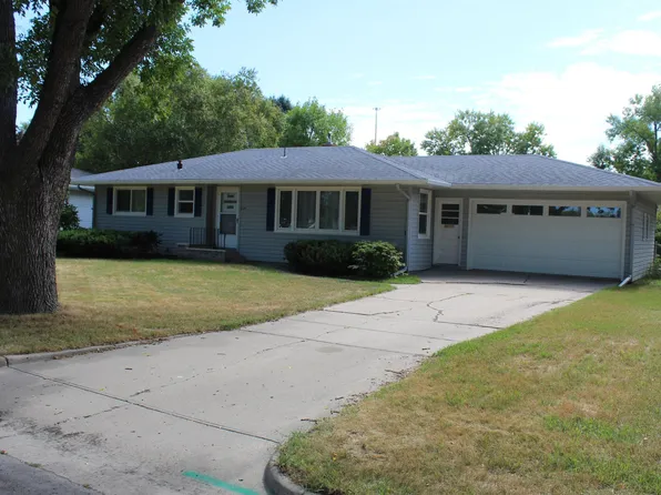 2618 Rivershore Dr S, Moorhead, MN 56560