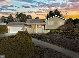 202 Lartry Dr, Red Lion, PA 17356