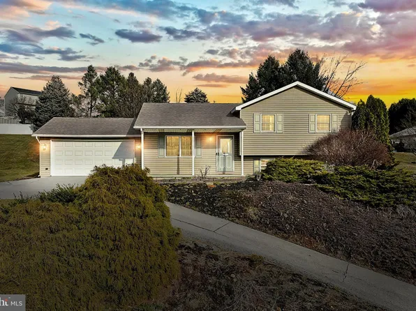 202 Lartry Dr, Red Lion, PA 17356