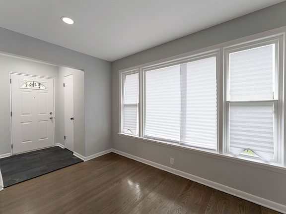 2nd image of 1295 Hirsch Ave