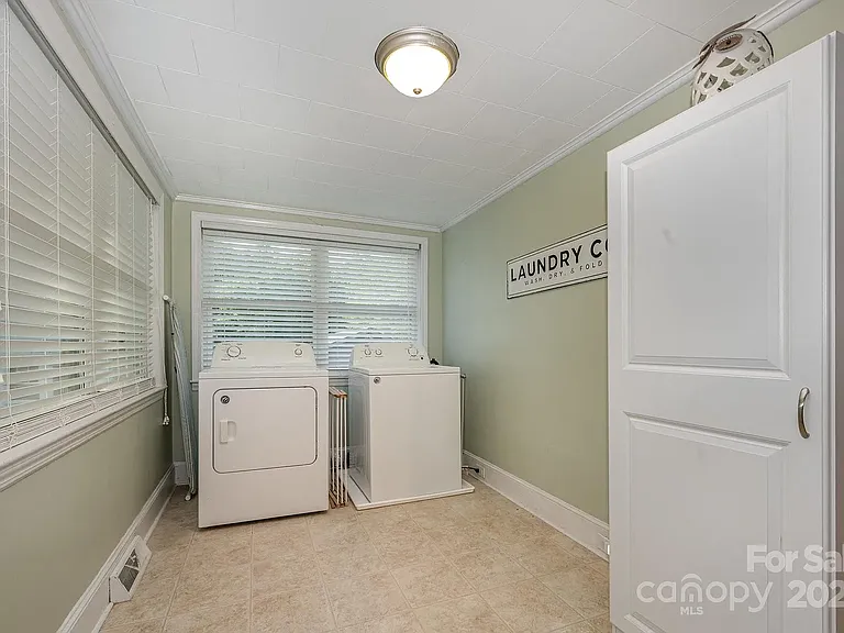 341 W Red Cross Rd — Photo 4