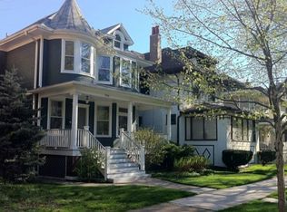 1300 W Rosedale Ave, Chicago, IL 60660