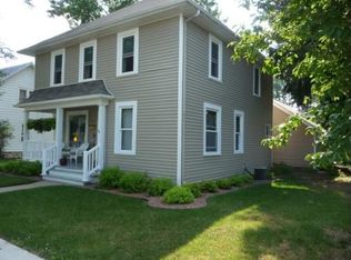 810 S Main St, Waupaca, WI 54981
