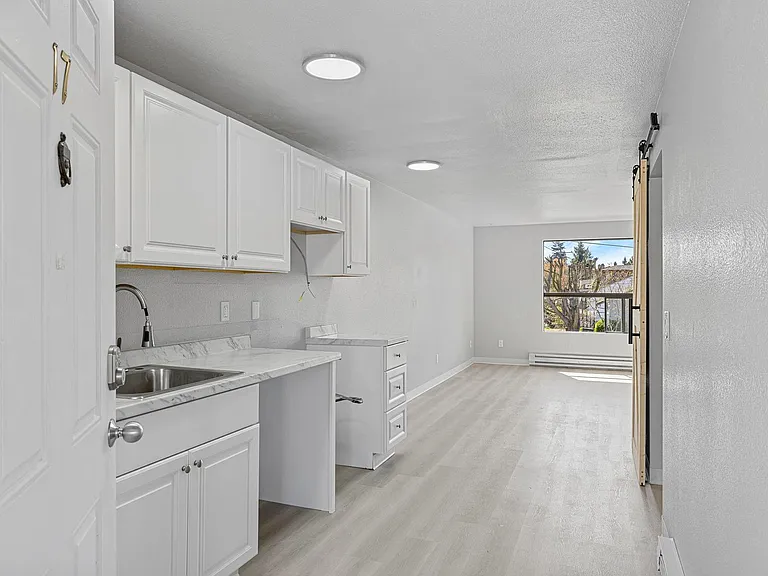 Highline Villas - Renovated 1-Bedroom Apartment | Steps from Downtown Burien — Photo 32