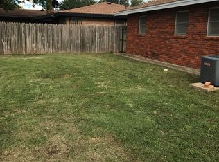 818 Cedar St, Floydada, TX 79235