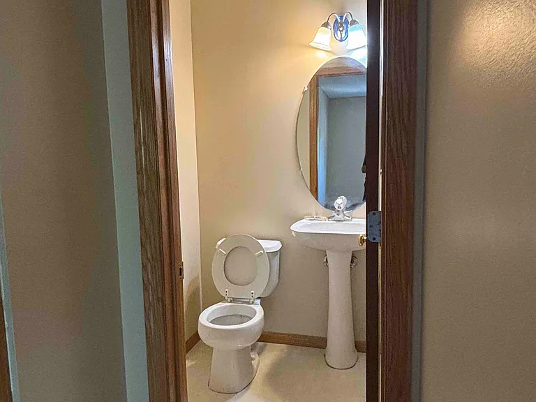 657B Kingfisher Ln #B — Photo 8
