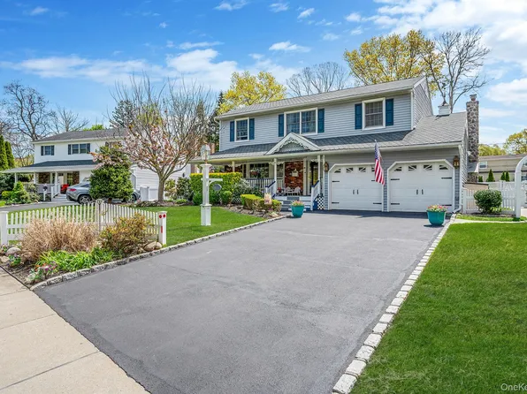 8 Whisper Lane, Smithtown, NY 11787
