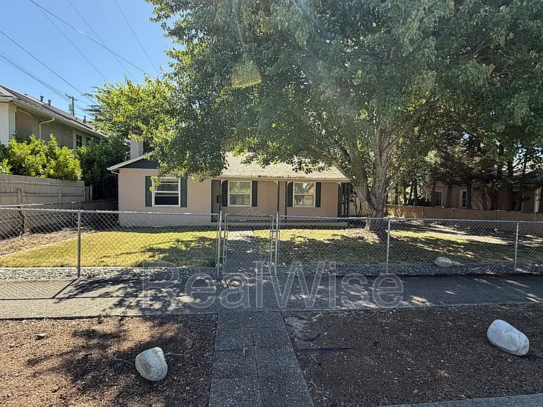 751 NW 5th St — Photo 5