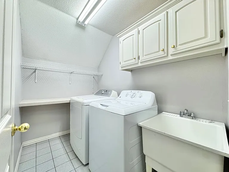 3834 E Chadwick Dr — Photo 23
