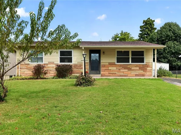 11917 Glenridge Dr, Maryland Heights, MO 63043