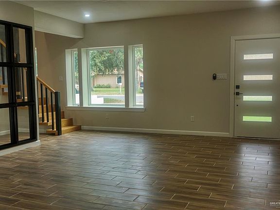 5th image of 605 Ivy Ave