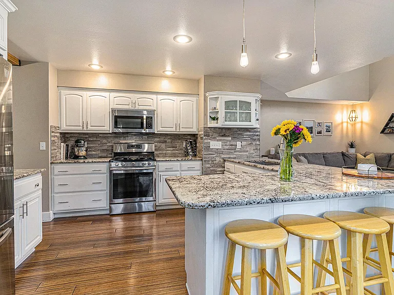 8219 Radcliff Dr — Photo 11