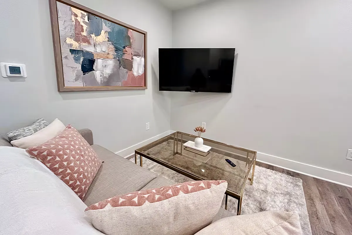 Yale Ave,LLC — Photo 4