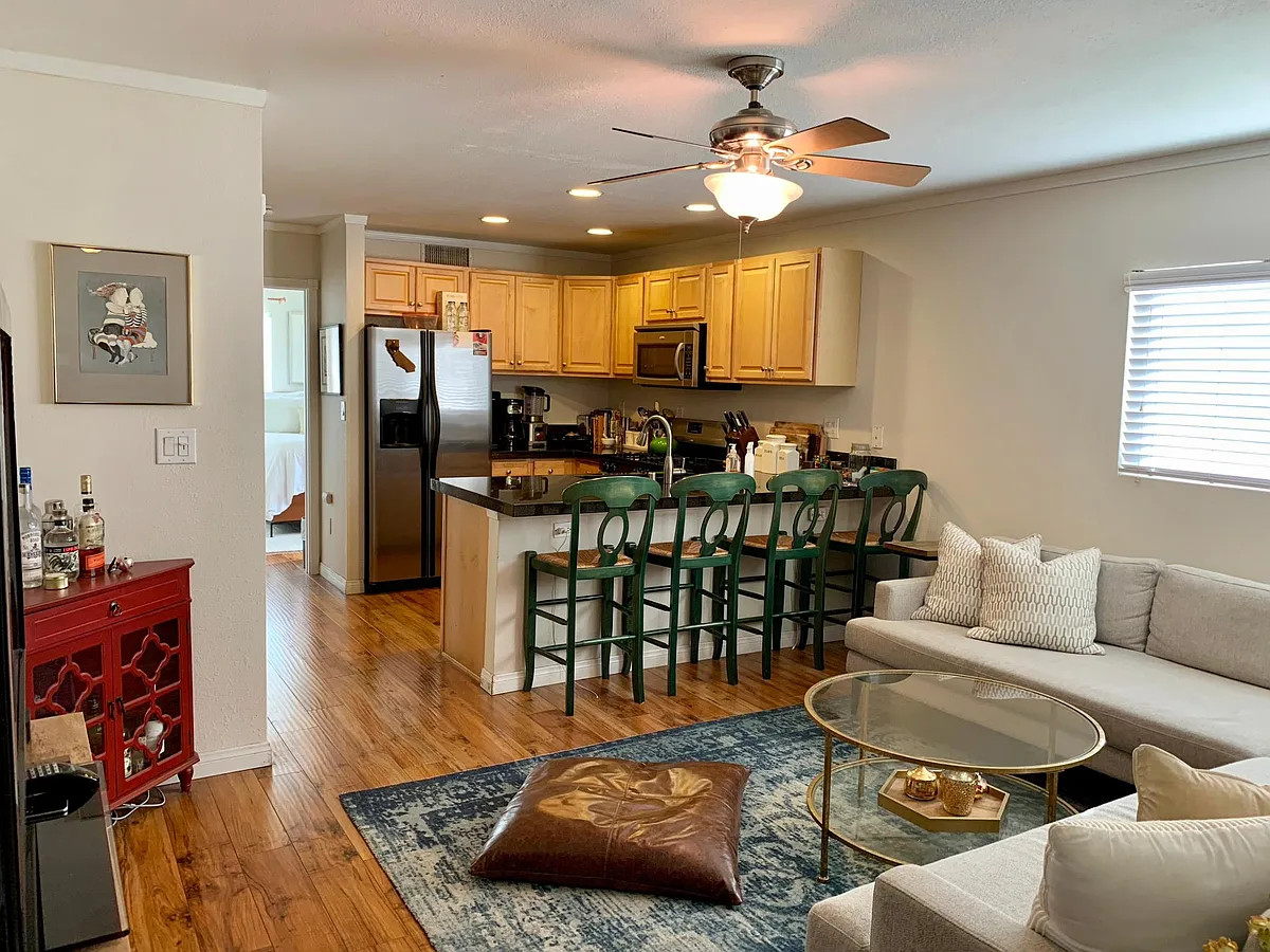 Building Photo - 5544 Franklin Ave