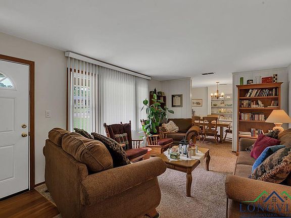 4th image of 305 W Martindale Dr