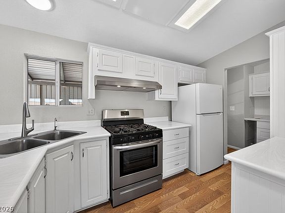 3rd image of 602 Lake Michigan Ln