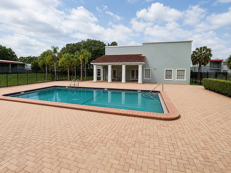 2812 Somerset Park Dr #105 — Photo 12