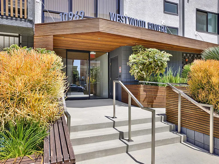 Westwood Riviera Apartments — Photo 13