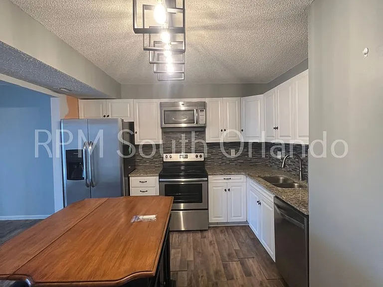 832 25th St — Photo 9