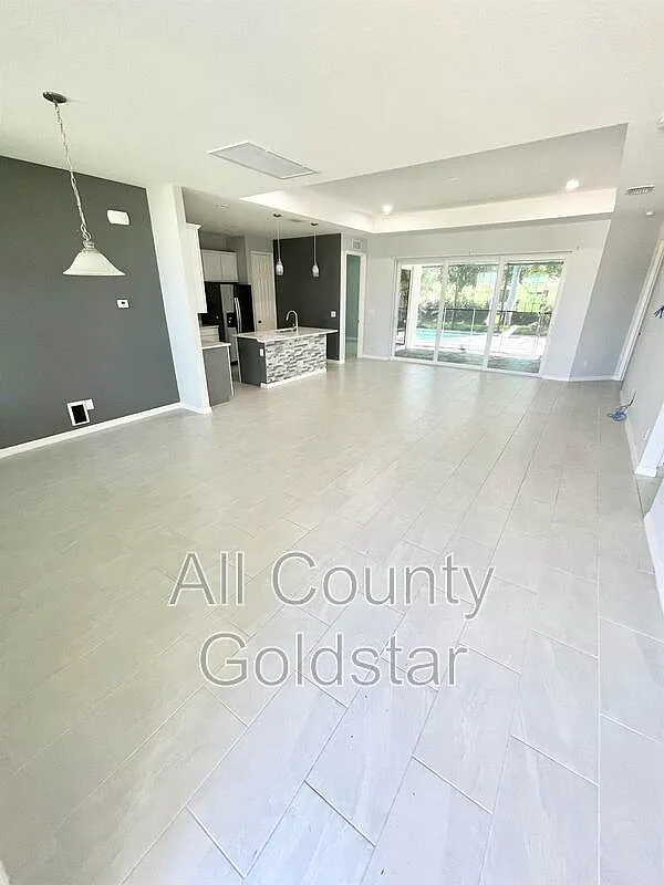 4 bed, 2.0 bath, 2077 sqft, $2,495 — Photo 4