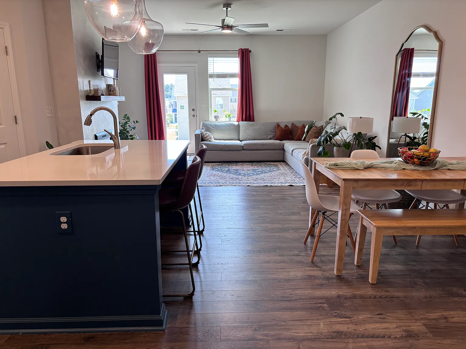 3 bed, 2.5 bath, 1500 sqft, $1,995 — Photo 2