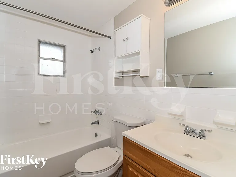 878 Westgate Dr — Photo 12