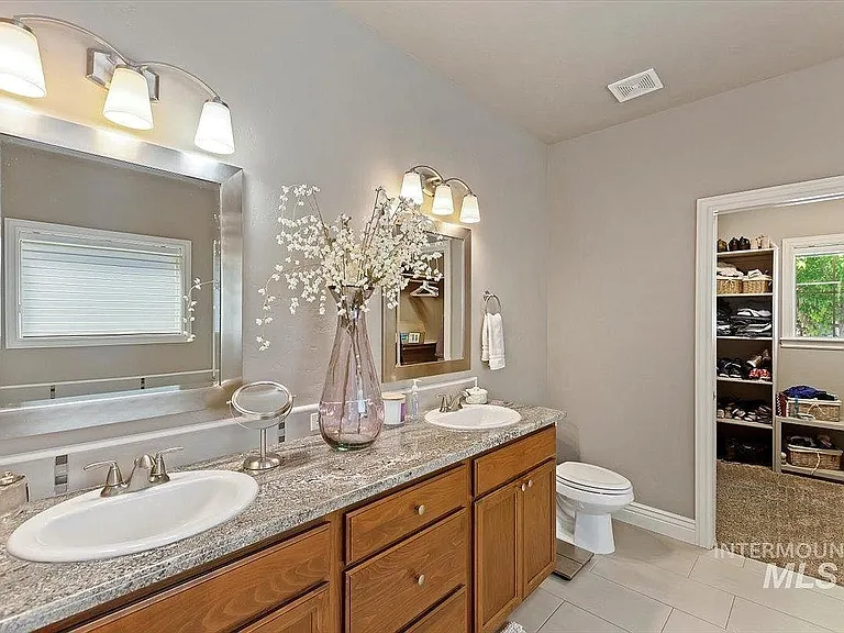 2549 E Satterfield St — Photo 37