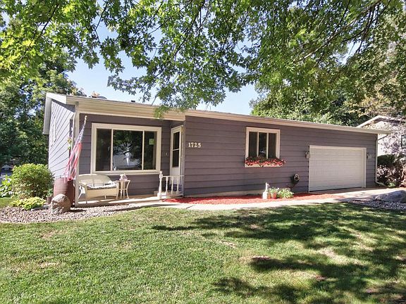 3rd image of 1725 Jackson Ct