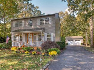 3 Laura Ct, Speonk, NY 11972