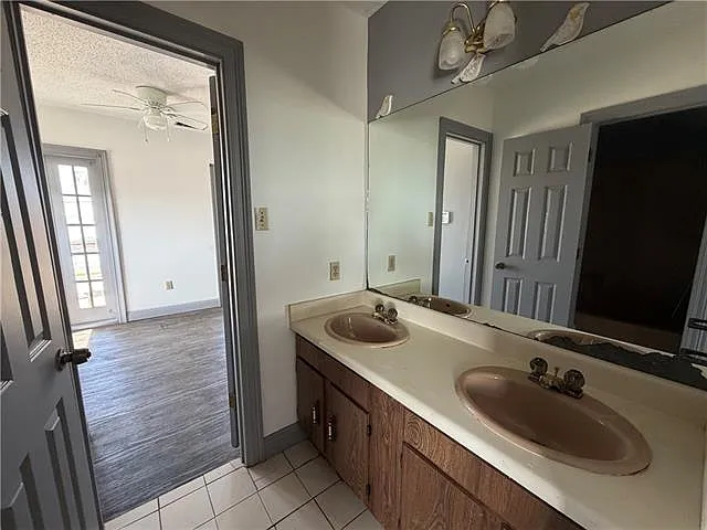 2804 Salem St — Photo 8