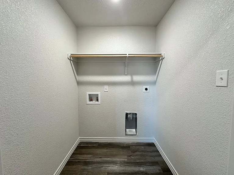 218 B Dolphin — Photo 27