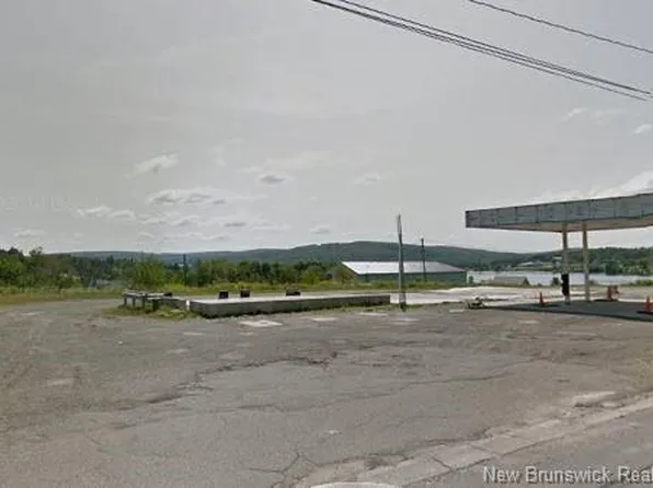 15 Carleton Dr, Nackawic, NB E6G 1W2