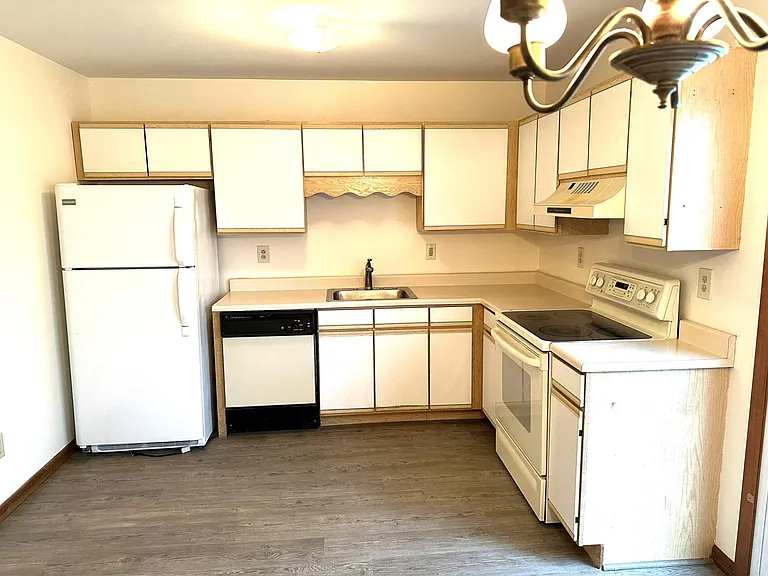 23 Warsaw Ave #22 — Photo 4