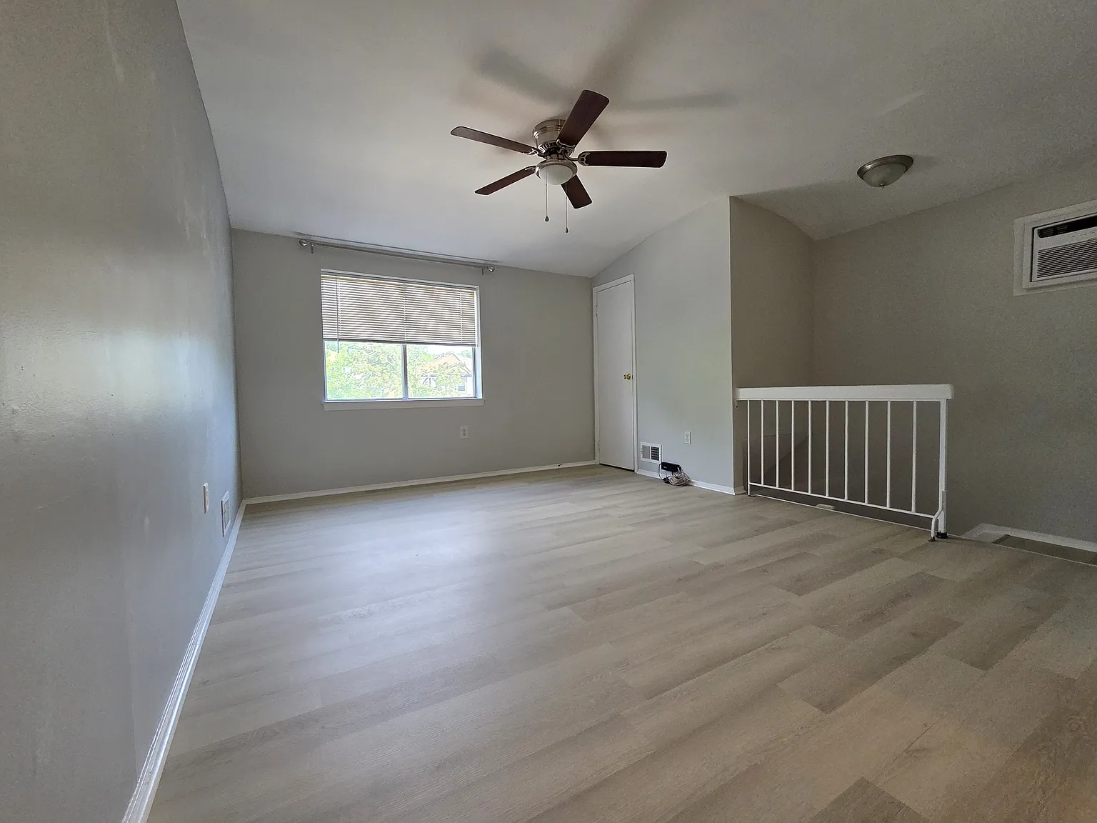 2 bed, 650 sqft, $2,500 — Photo 2
