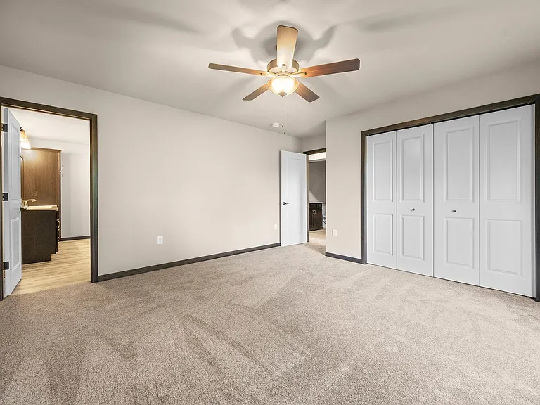 419-435 Cimarron Dr — Photo 12