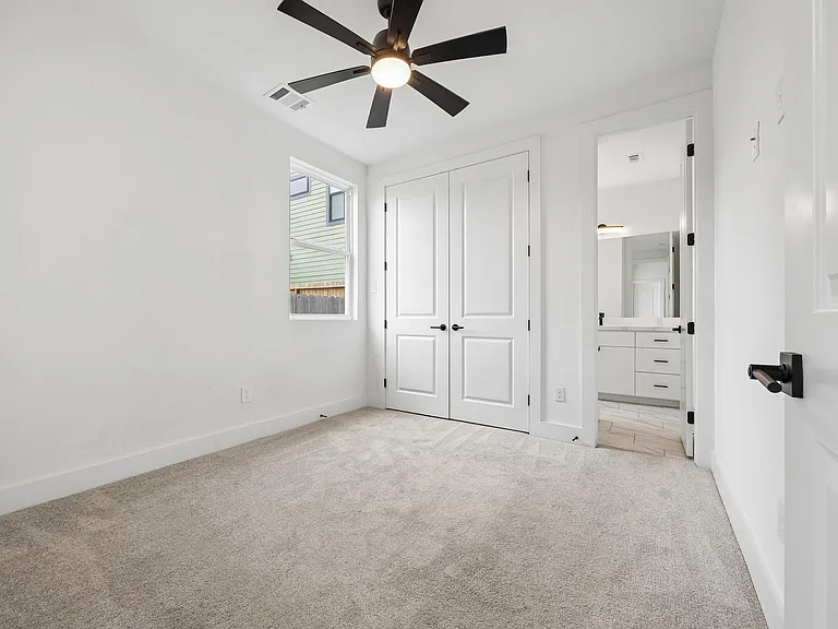 424 Sikes St — Photo 11