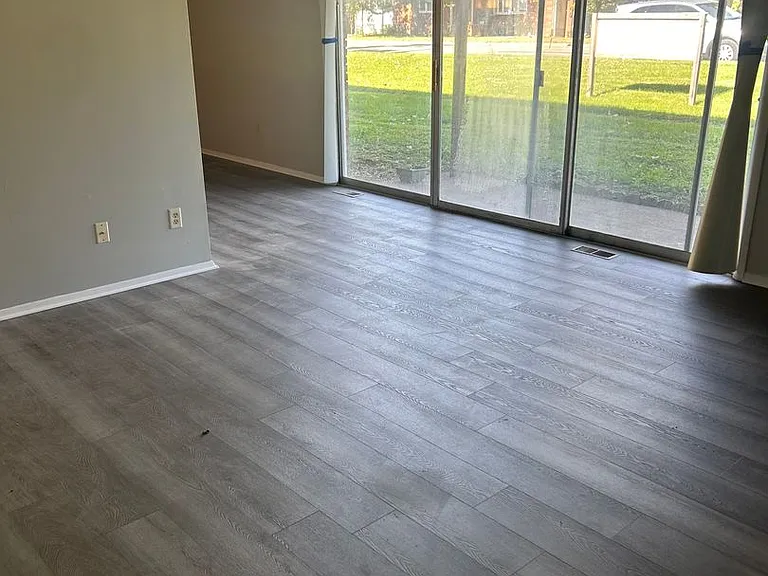 365 W Cook Rd — Photo 2