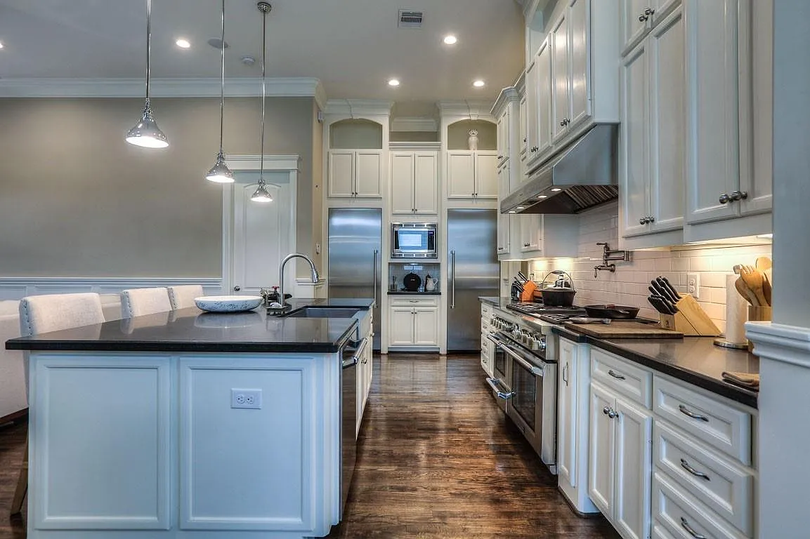 3 bed, 2.5 bath, 2900 sqft, $5,800 — Photo 1