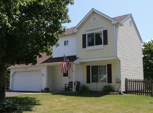 2352 Blue Spruce Ln, Aurora, IL 60502