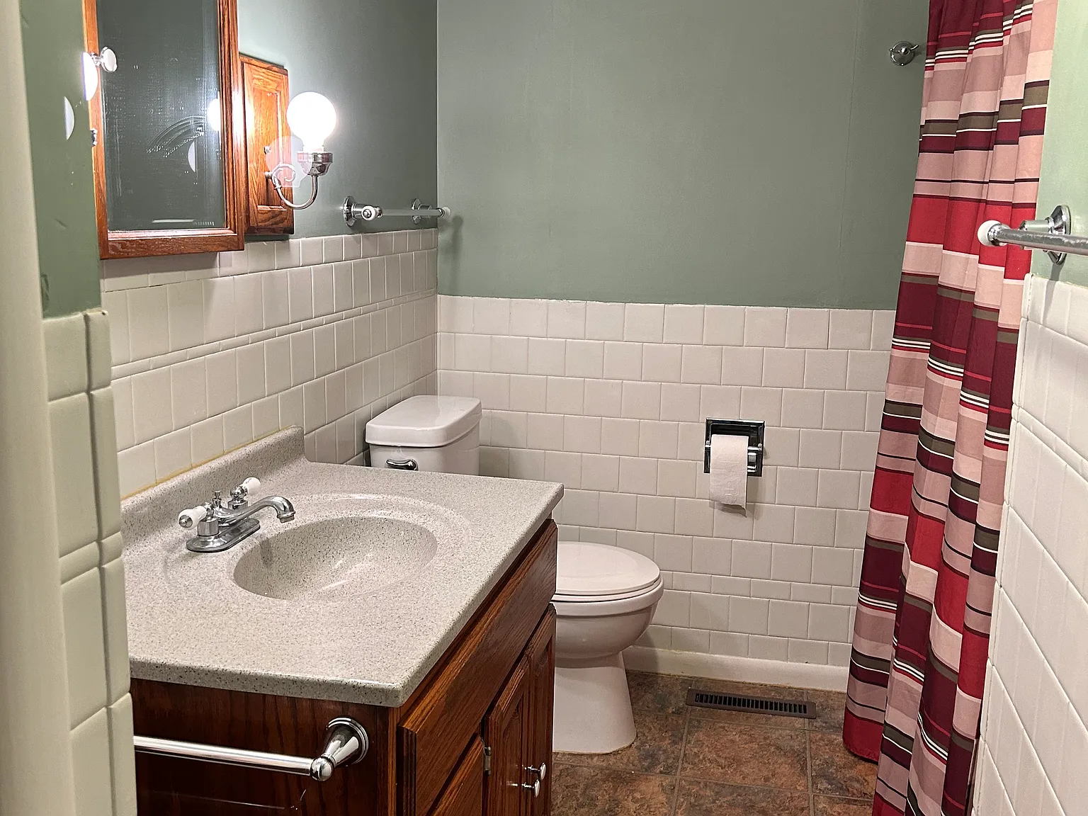 1622 Front St W — Photo 4