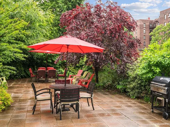 118-17 Union Turnpike image 18 of 25