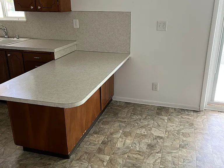 228 N 600 E — Photo 4